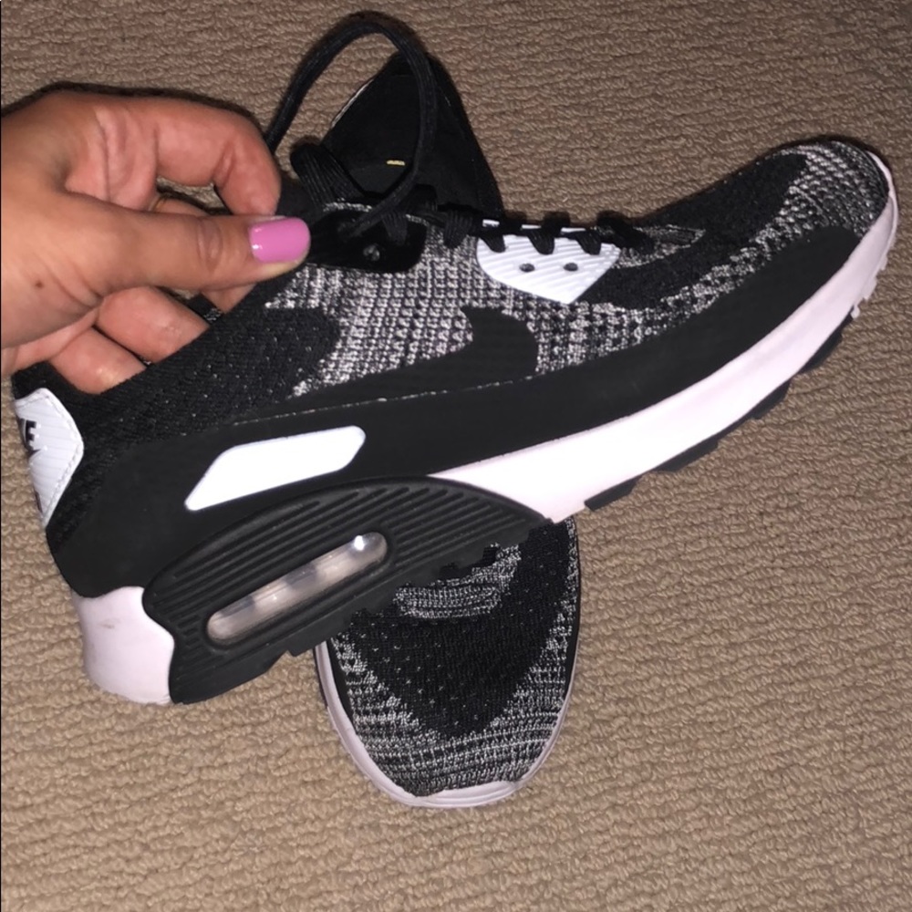 Nike - Picture 2 of 3